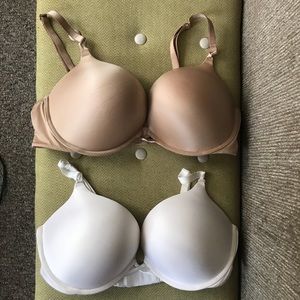 2 Victoria’s Secret bombshell bra